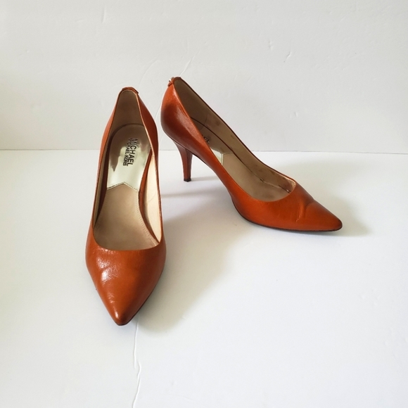 MICHAEL Michael Kors Shoes - Michael Kors Flex Saffino Leather Pump 10